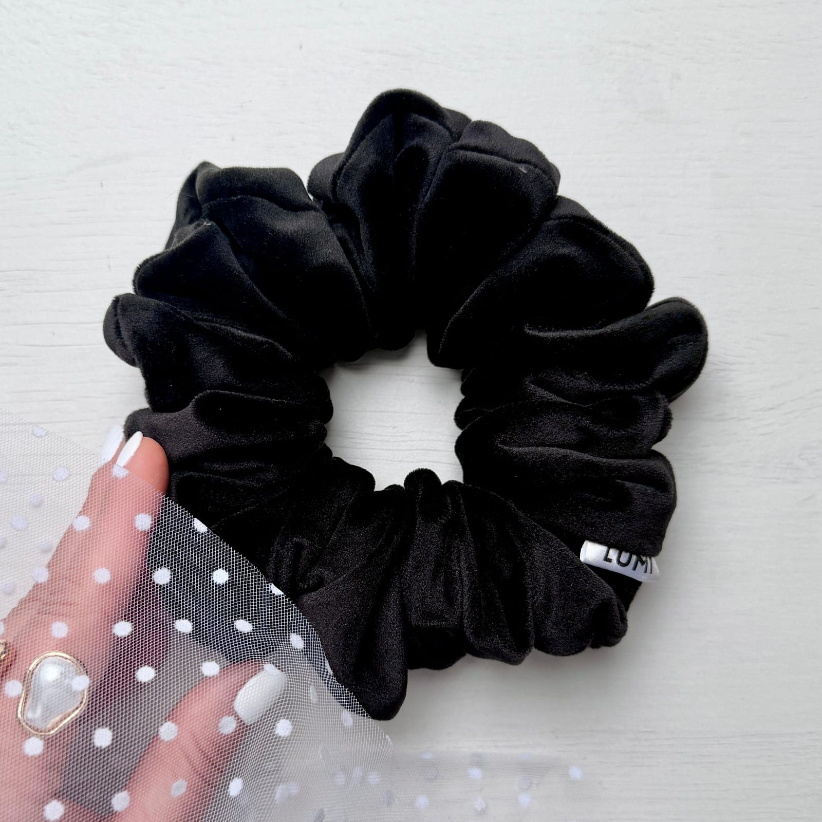 Cornelia Classic Scrunchie – czarna bawełniana gumka do włosów